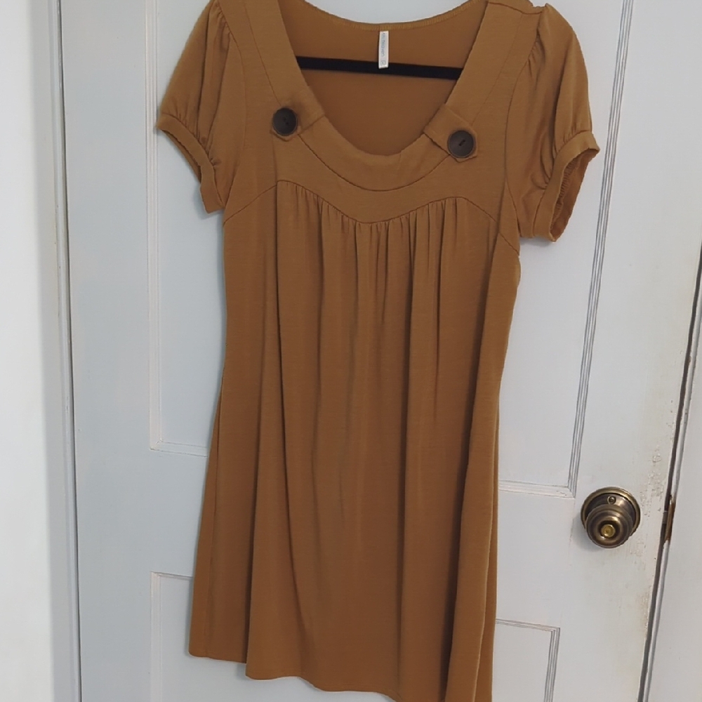 Blu Heaven Sz M Chic Tan Short Sleeve Dress with Large Brown Button Details